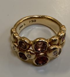 Ole Lynggaard ring Bubbles, i 18k guld. Med rosa turmaliner, 3 briljantslipade diamanter 0,11 carat, vikt ca 14,4 g. 