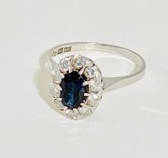 Vintage Carmosé Vitguldsring i 18 K med diamanter & Safir.